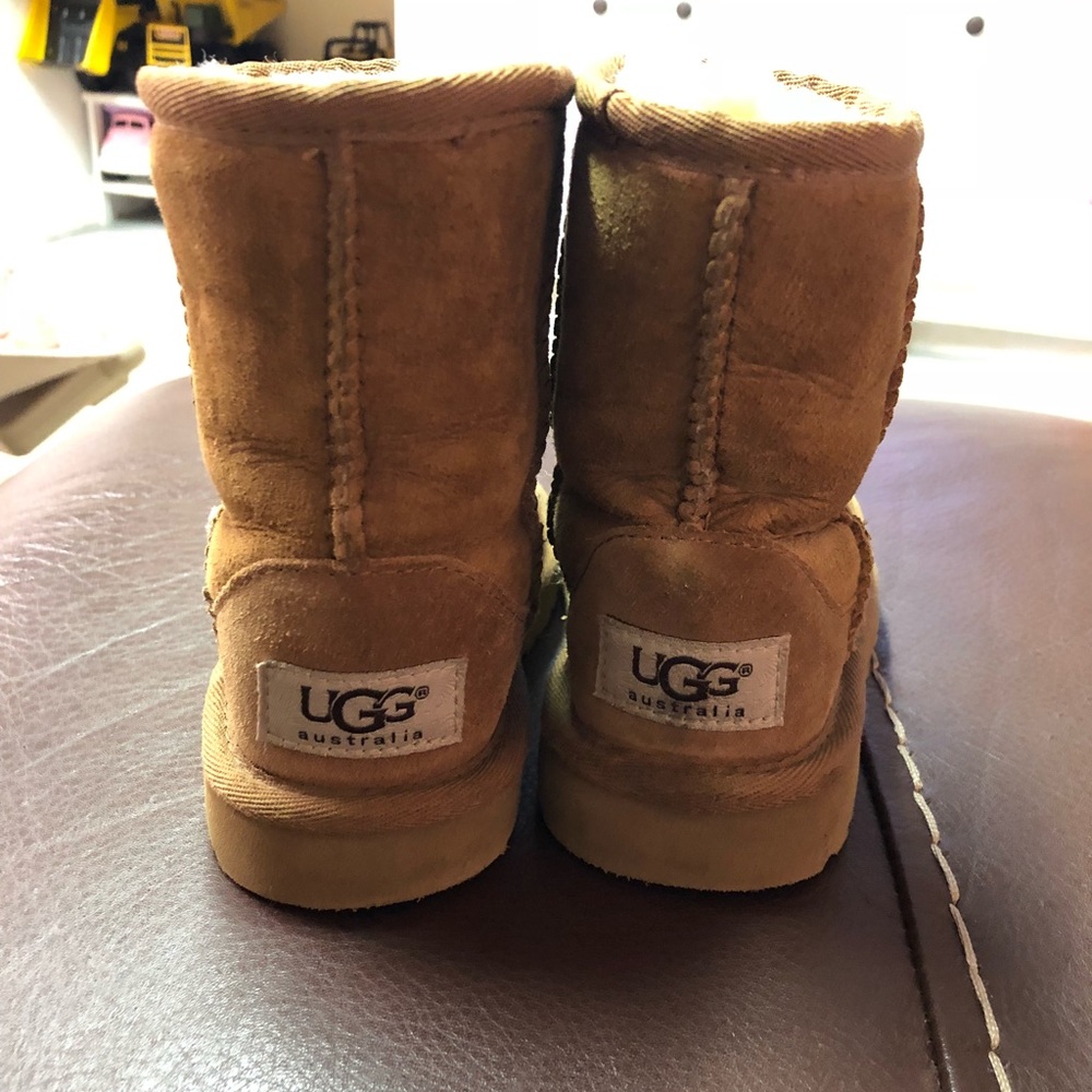 Girls Uggs size 8